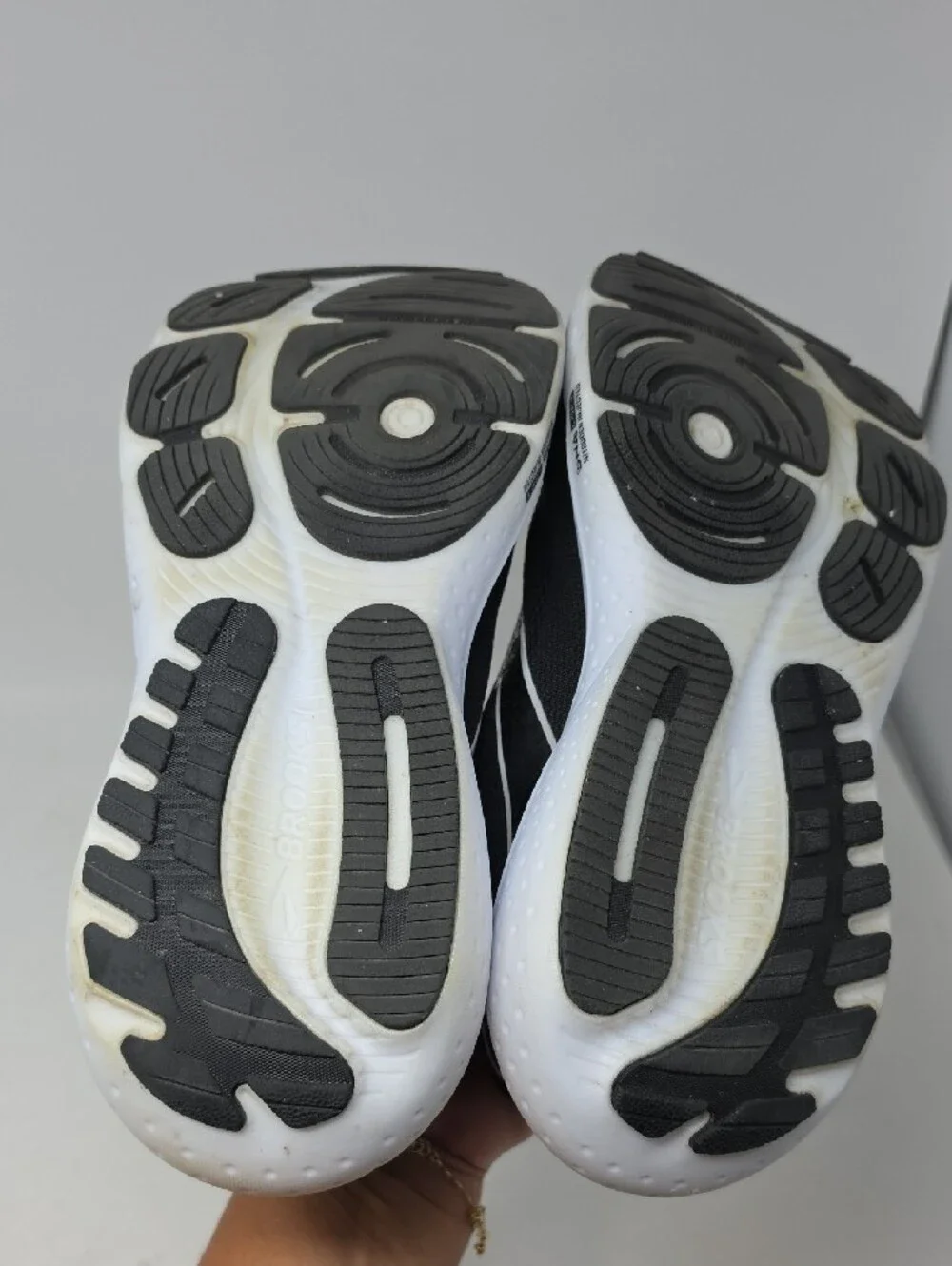 Brooks Glycerin Black and White Women's Athletic Running Shoes Size 8.5